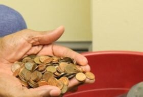 Guy Turns In Pennies After Saving Them For 45 Years, Gets Biggest Surprise Of His Life