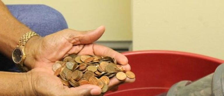 Guy Turns In Pennies After Saving Them For 45 Years, Gets Biggest Surprise Of His Life