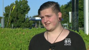 Teen Returns Lost Wallet To Veteran, Gets This Text From His Mother Short Time Later