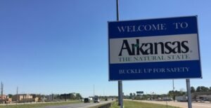 Arkansas Dad Warn Neighbors With 'Child Molester' Sign (Photos)