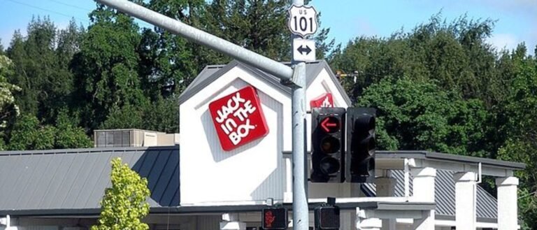 'Jack In The Box' Employee Hid Secret Behind Register For Weeks, Boss Sick When He Sees It
