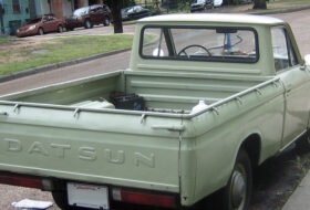 Children Spotted In Back Of Truck, Then Man Sees What They're Doing
