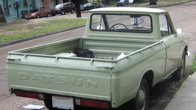 Children Spotted In Back Of Truck, Then Man Sees What They're Doing