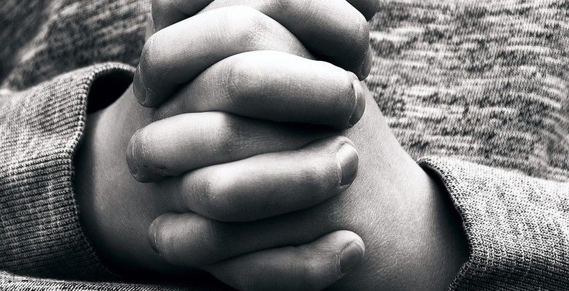 Little Girl Prays With Texas Police Officers (Photo)