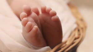 Mother-To-Be Is Stunned By The Size Of Her Belly. Doctors Are Blown Away On Delivery Day.