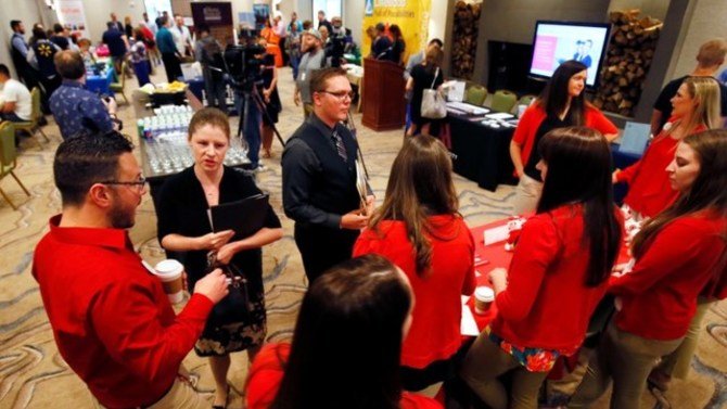 U.S. Jobless Claims Rise, Labor Market Still Tight