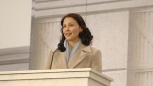 Ashley Judd Wants Guy Fired For Compliment, Gets Put In Her Place