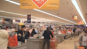Woman Insults Cashier Wearing U.S. Flag, Man’s Reaction Caught Shoppers Off Guard
