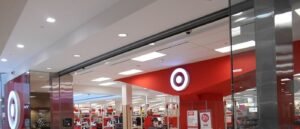 Woman Praises Store Employee For Patience With Customer (Photo)