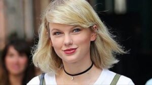Fans Say Taylor Swift Got Huge Breast Implants -- Do You Think She Did? (Photos)