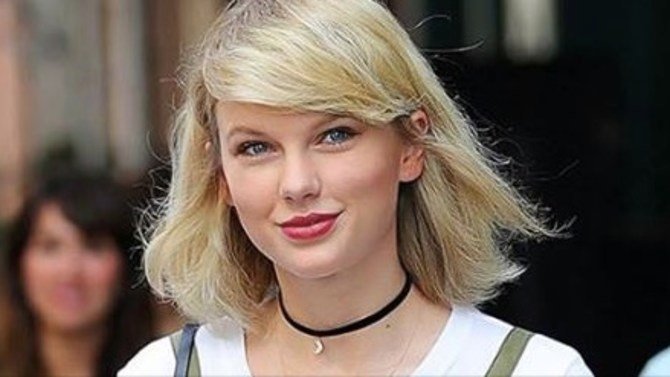 Fans Say Taylor Swift Got Huge Breast Implants -- Do You Think She Did? (Photos)