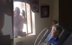 80-Year-Old Man Sings To Wife Through Nursing Home Window Due To Virus Quarantine