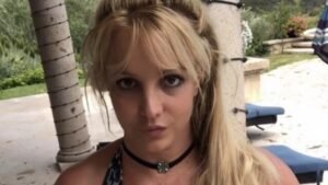 Britney Spears Shares Photos Of Her New Hairstyle In Bikini